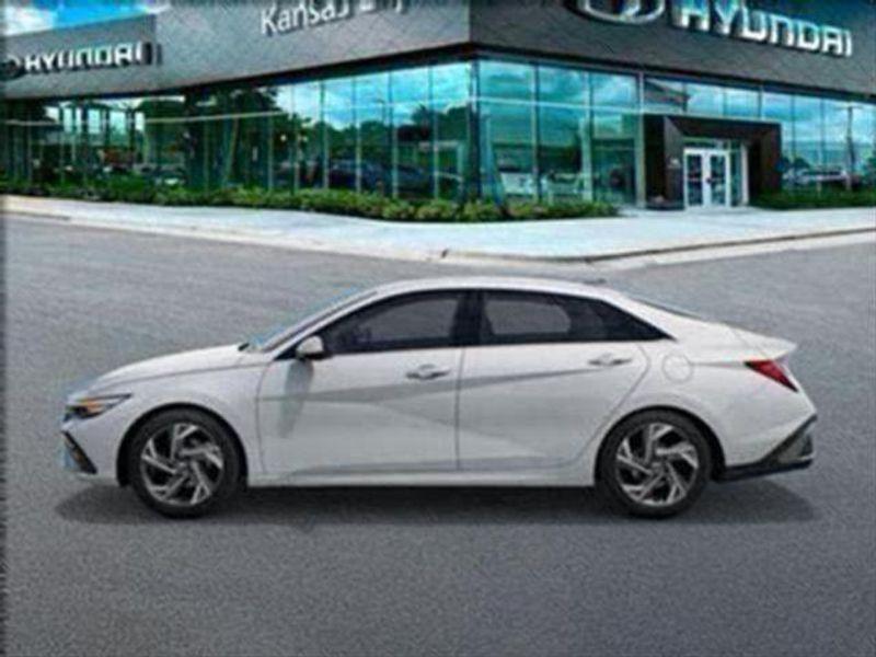 2025 Hyundai Elantra Hybrid Limited photo 3