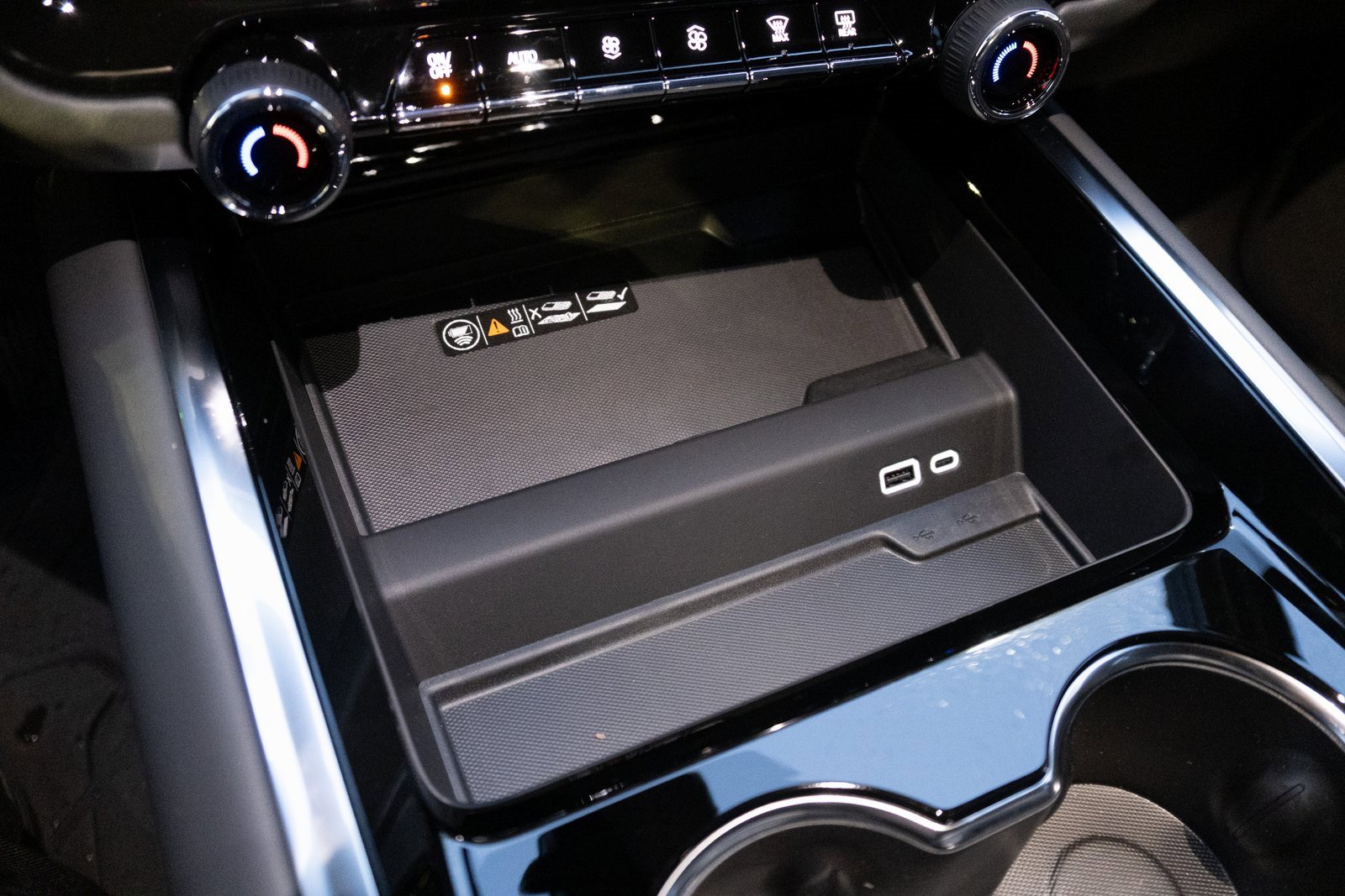 2026 Chevrolet Tahoe Premier photo 4