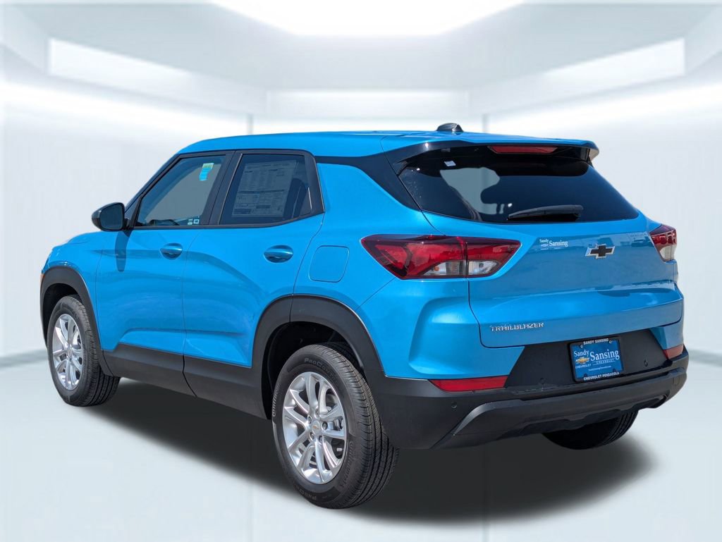 2025 Chevrolet Trailblazer LS photo 3