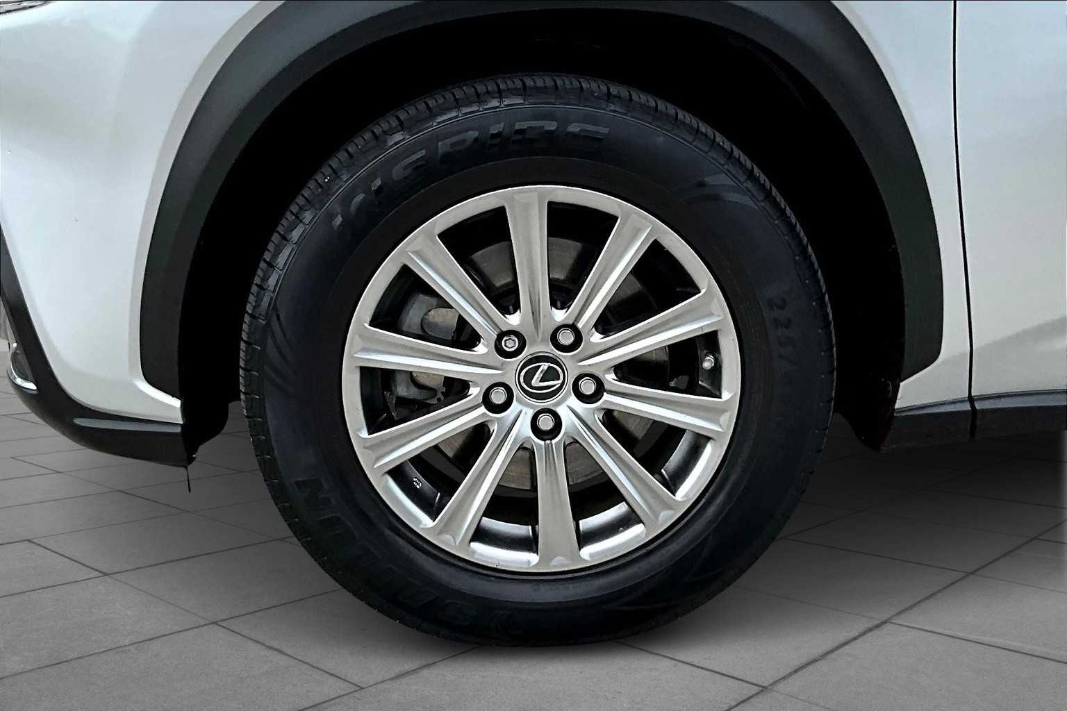 2019 Lexus NX 300 Luxury photo 9