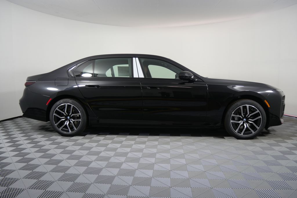 2025 Bmw 750e photo 2