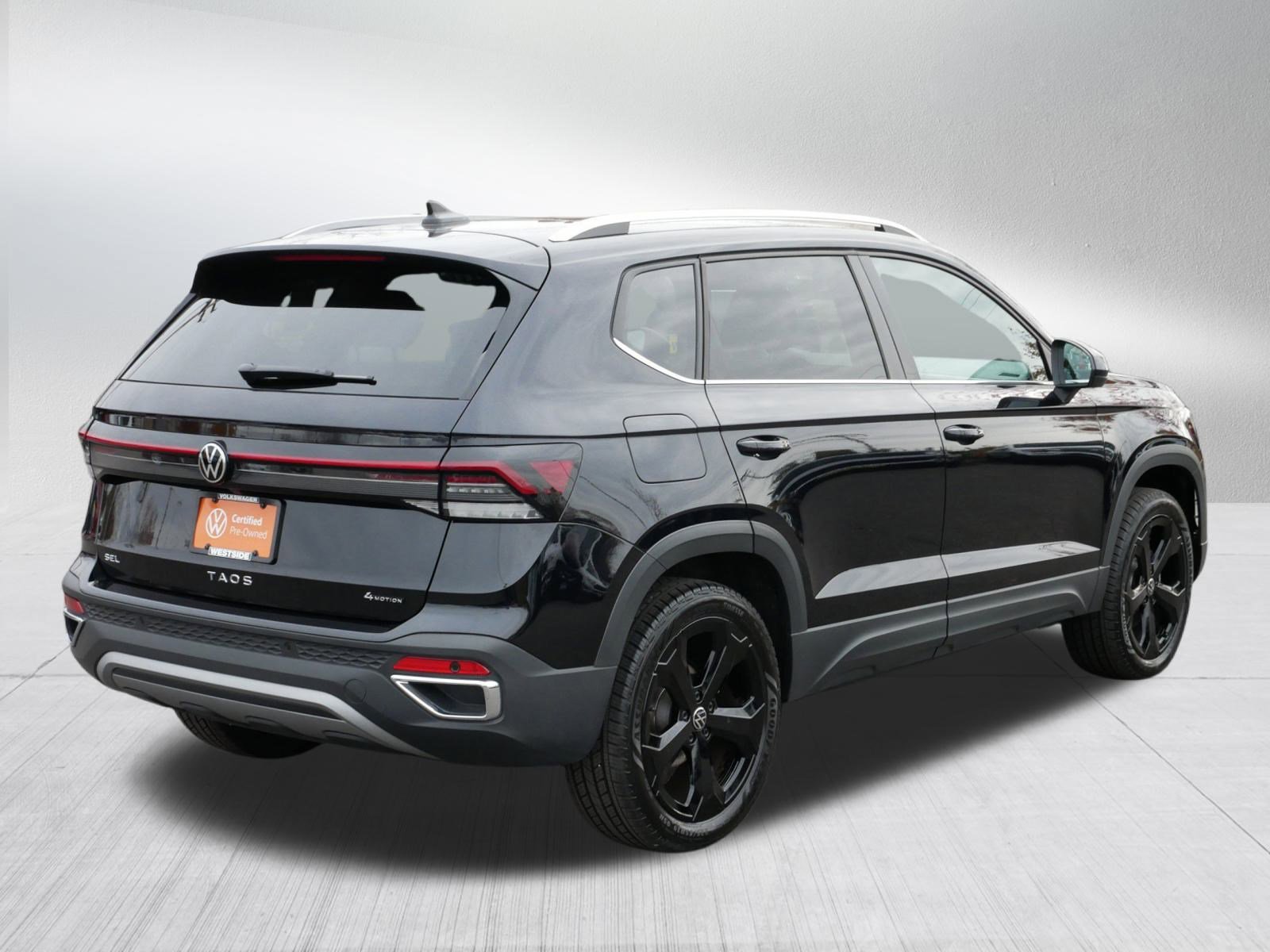 2025 Volkswagen Taos SEL photo 4