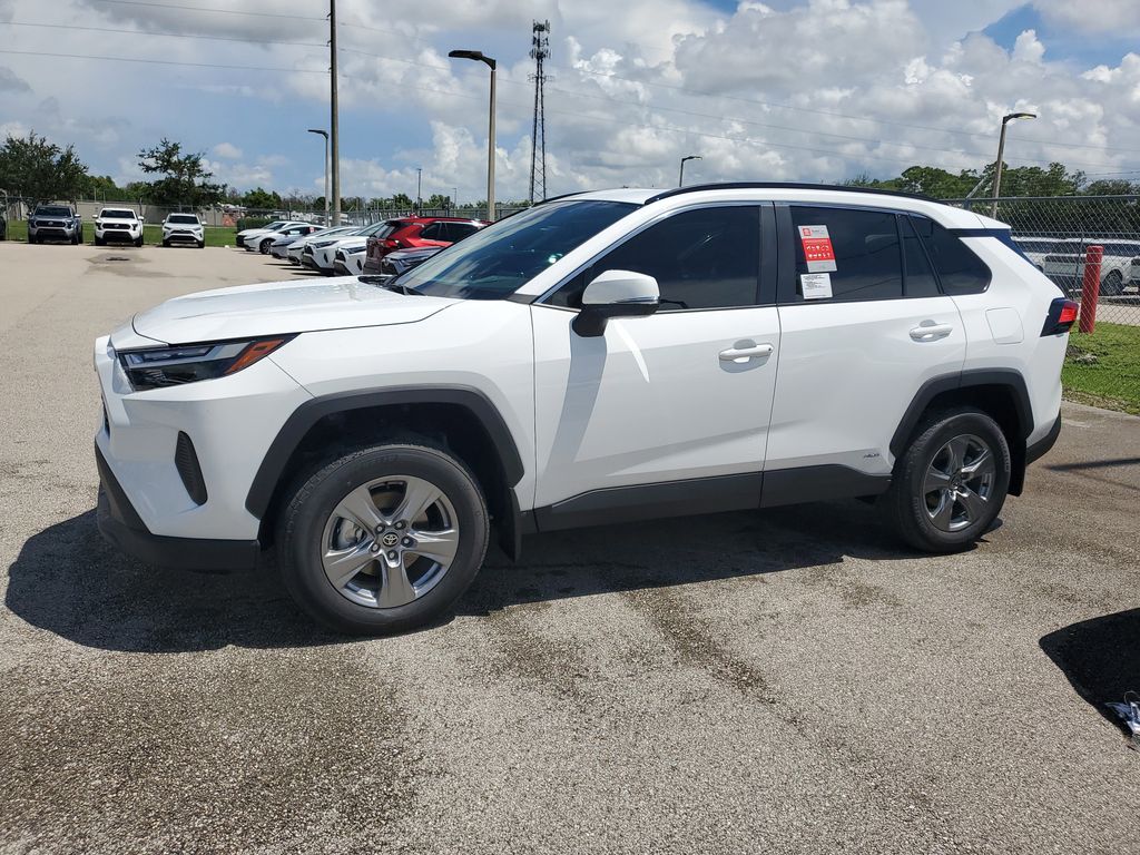 2025 Toyota RAV4 Hybrid XLE photo 8