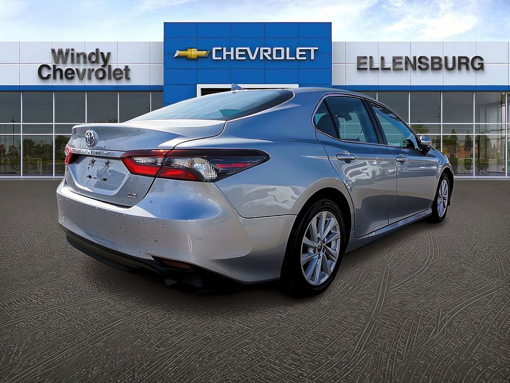 2022 Toyota Camry LE photo 4
