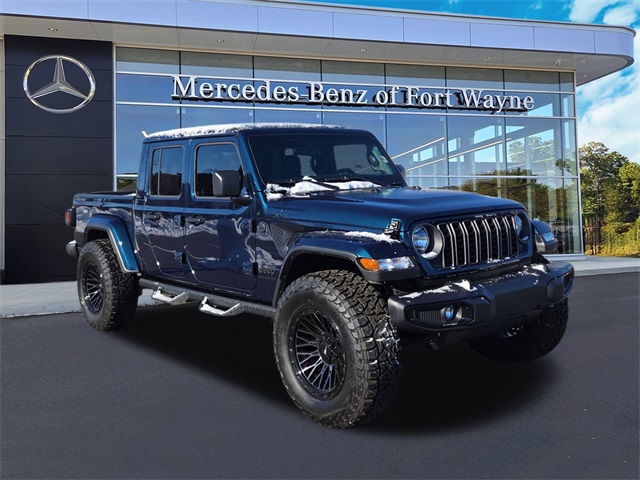 2025 Jeep Gladiator Nighthawk's photo