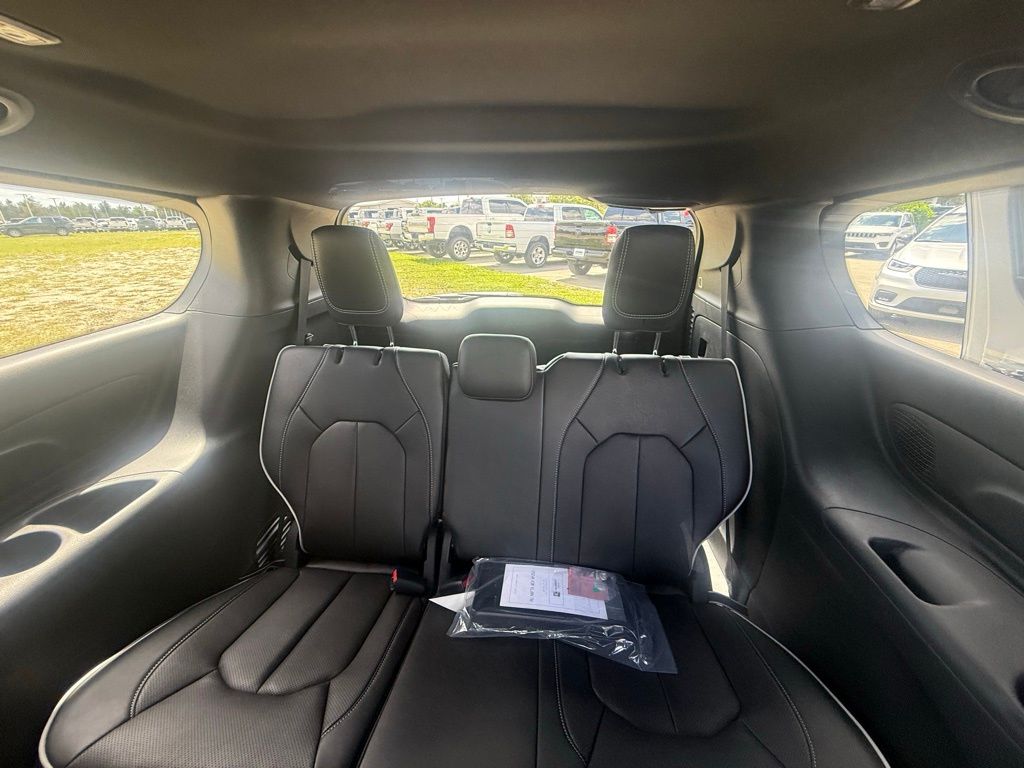 2026 Chrysler Pacifica Limited photo 24