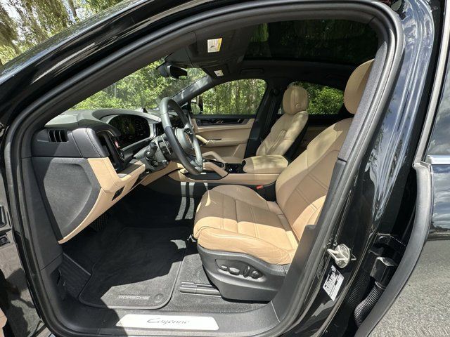 2024 Porsche Cayenne Coupe Base photo 6