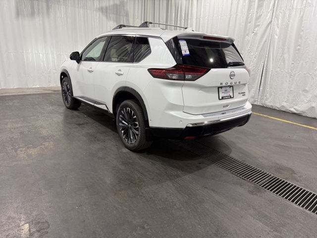 2026 Nissan Rogue Platinum photo 2