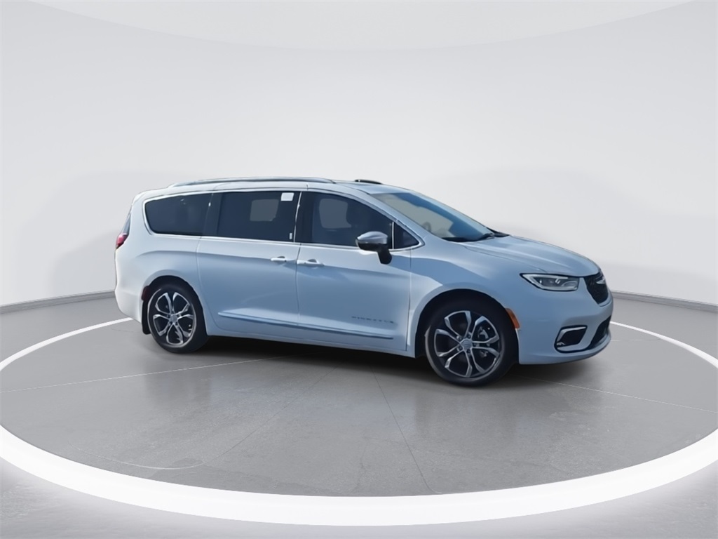 2026 Chrysler Pacifica Pinnacle photo 2