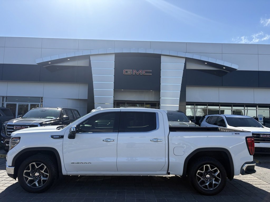 2022 GMC Sierra 1500 SLT's photo