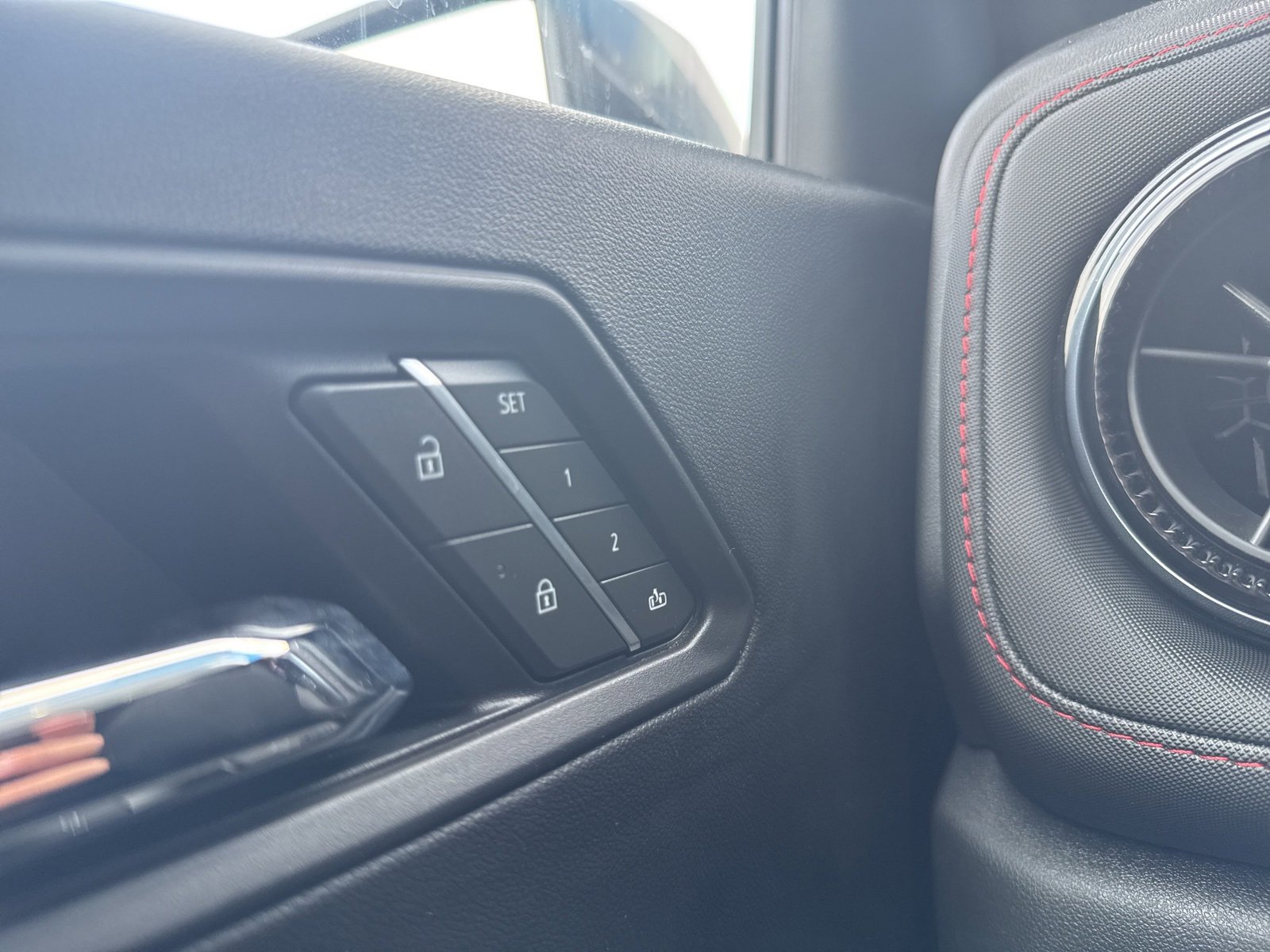 2024 Chevrolet Colorado Z71 photo 28