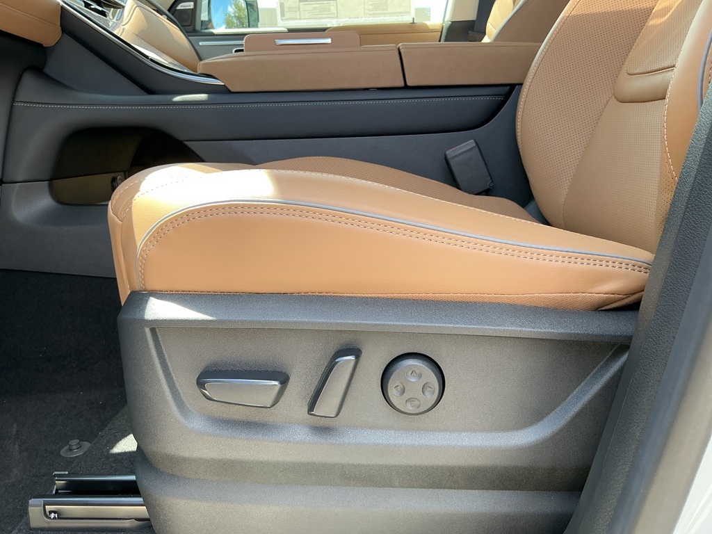 2026 Infiniti QX80 Luxe photo 19