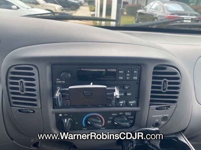 2002 Ford F-150 XLT photo 9