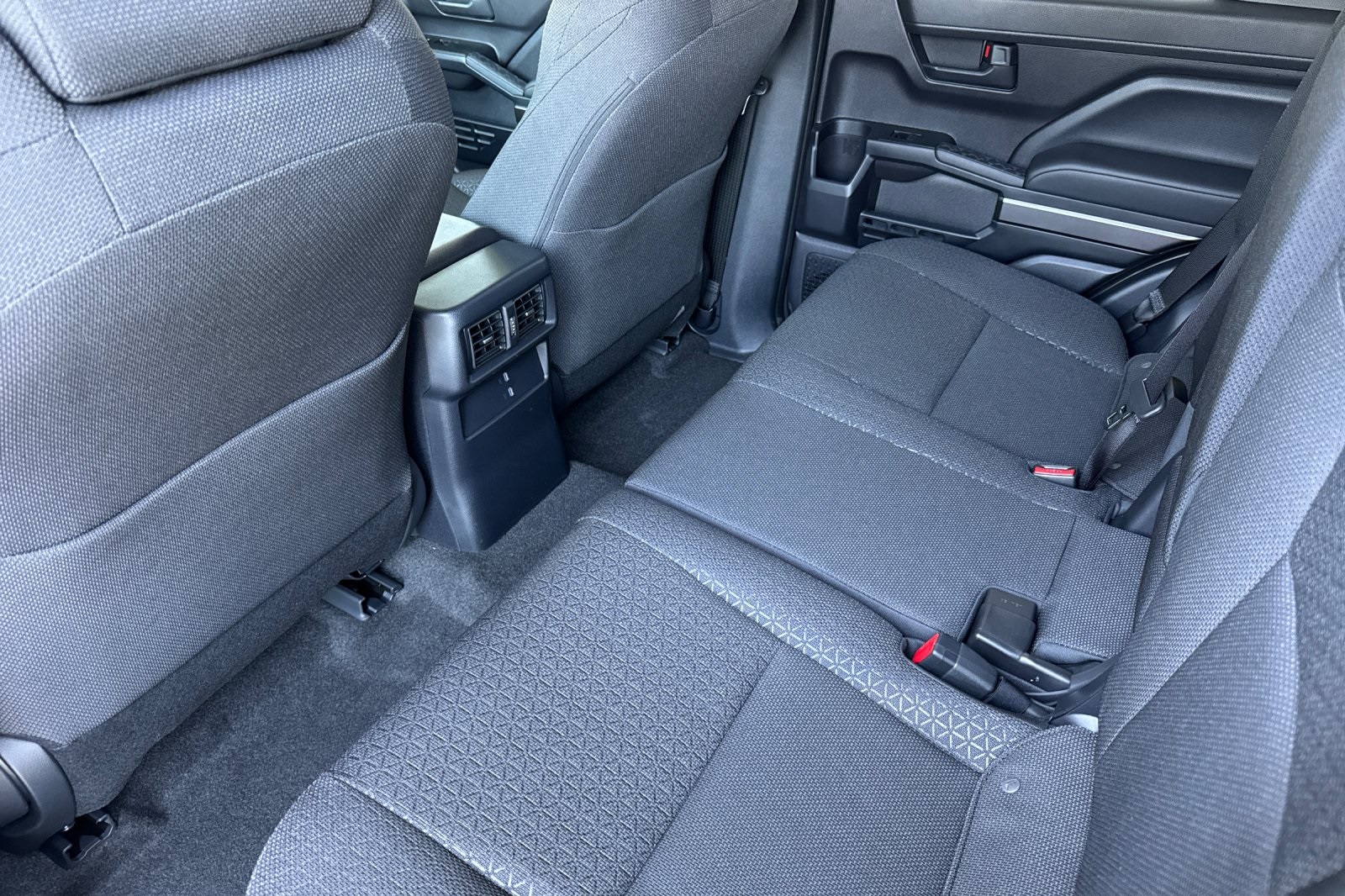 2025 Toyota 4Runner SR5 photo 4