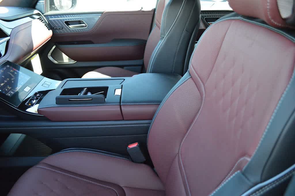 2025 Infiniti QX80 photo 9