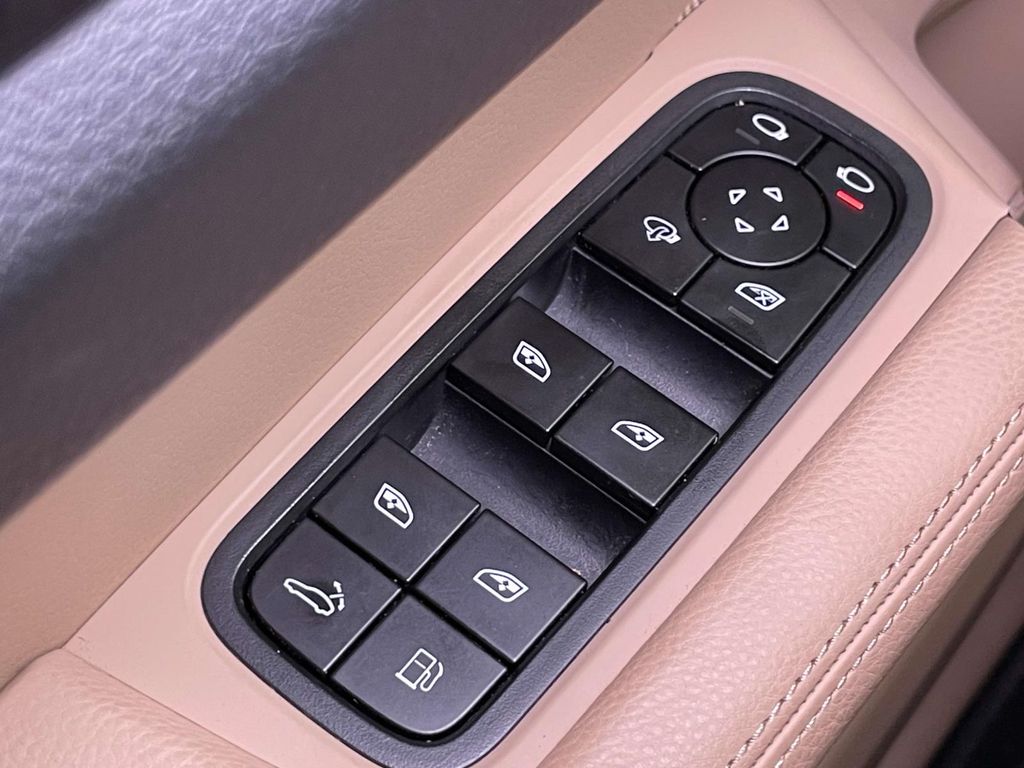 2022 Porsche Cayenne E-Hybrid Base photo 35