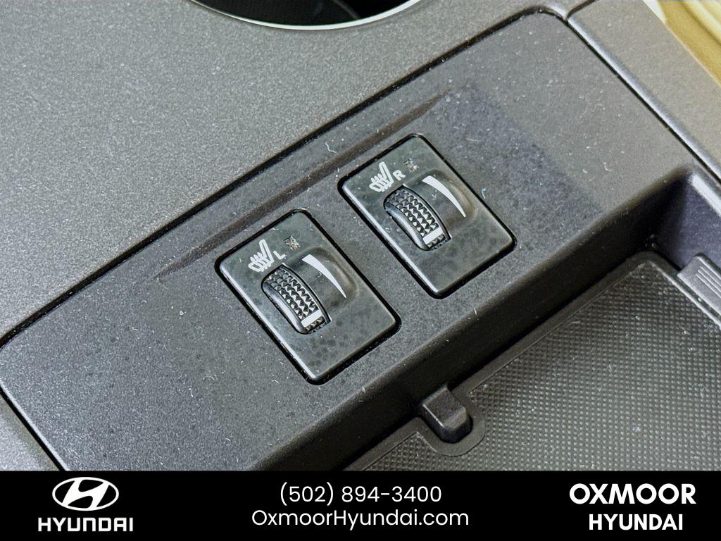 2017 Toyota Camry XLE photo 17