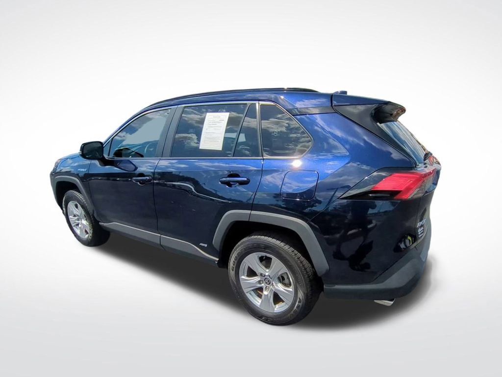 2021 Toyota RAV4 Hybrid XLE photo 5