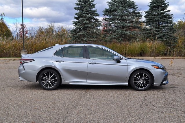 2023 Toyota Camry SE photo 2