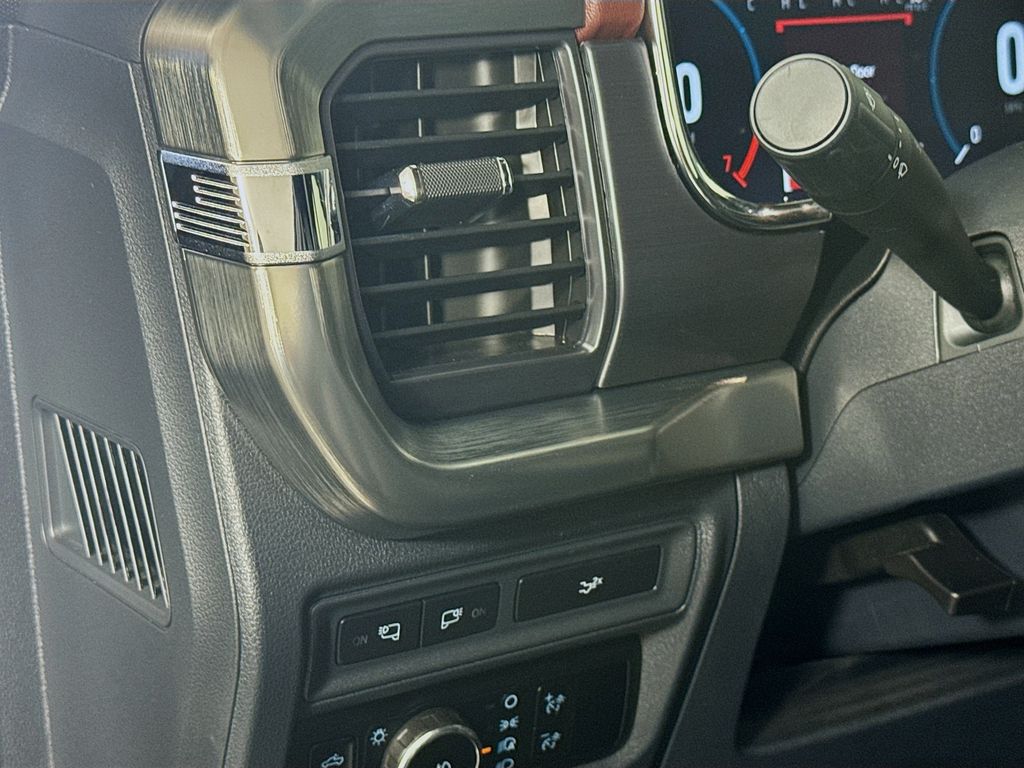 2023 Ford F-150 Lariat photo 10