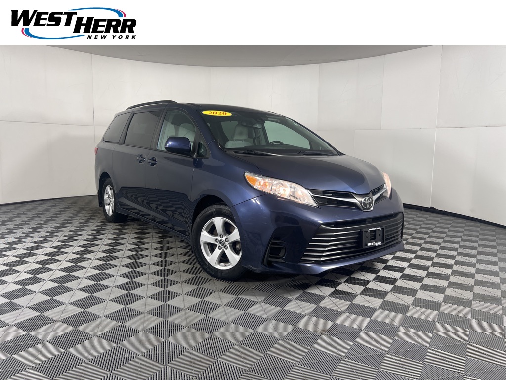 2020 Toyota Sienna LE's photo