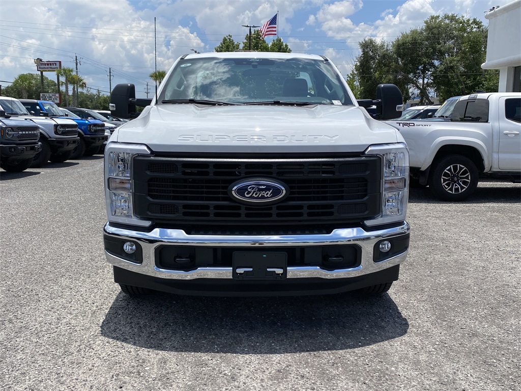 2025 Ford F-250 photo 2