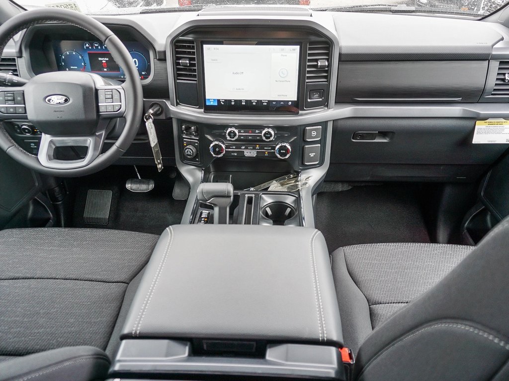 2025 Ford F-150 XLT photo 13