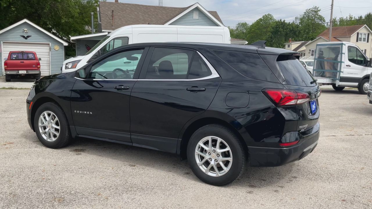 2024 Chevrolet Equinox LT photo 2