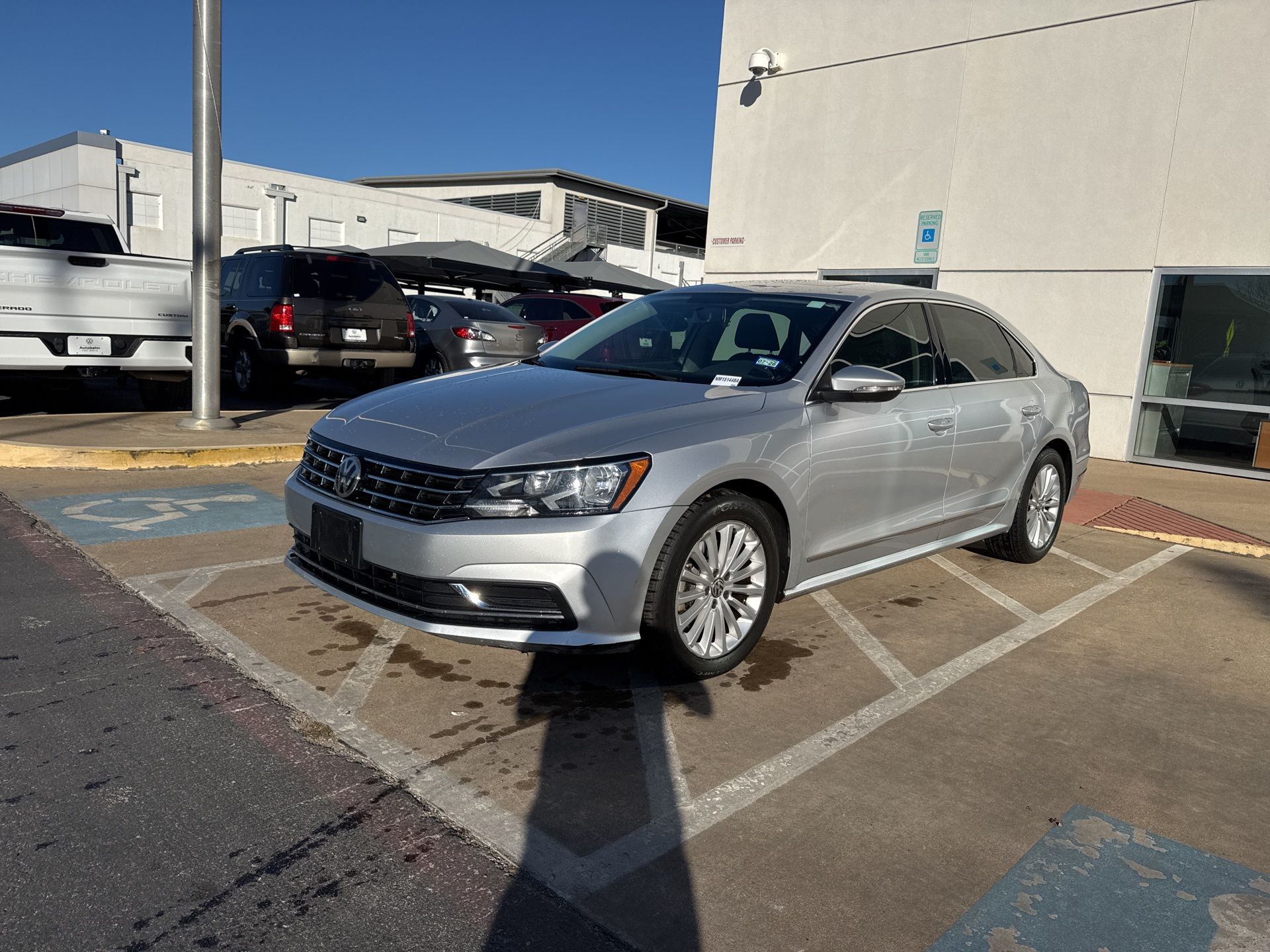 2016 Volkswagen Passat SE's photo