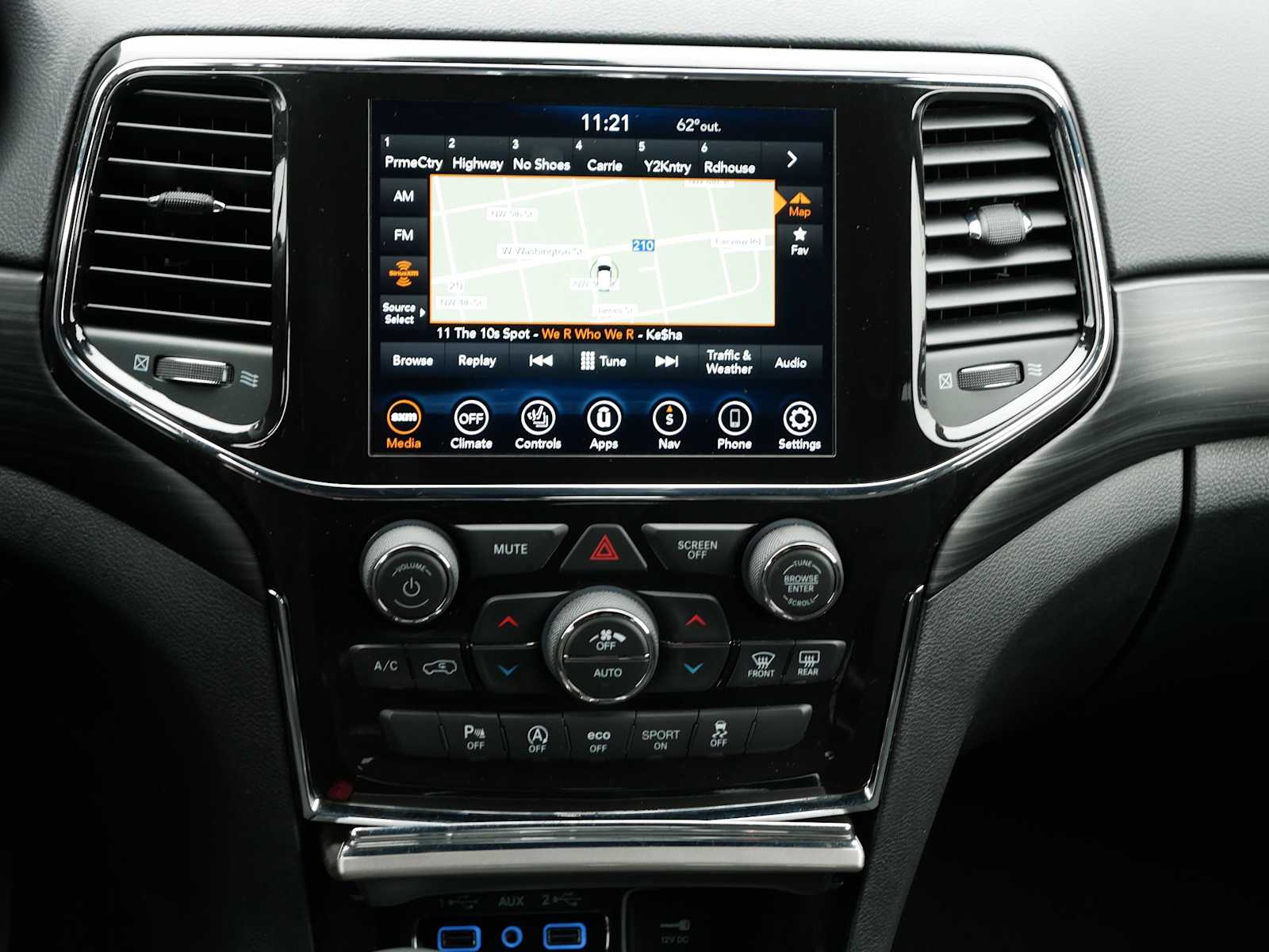 2022 Jeep Cherokee Laredo photo 16