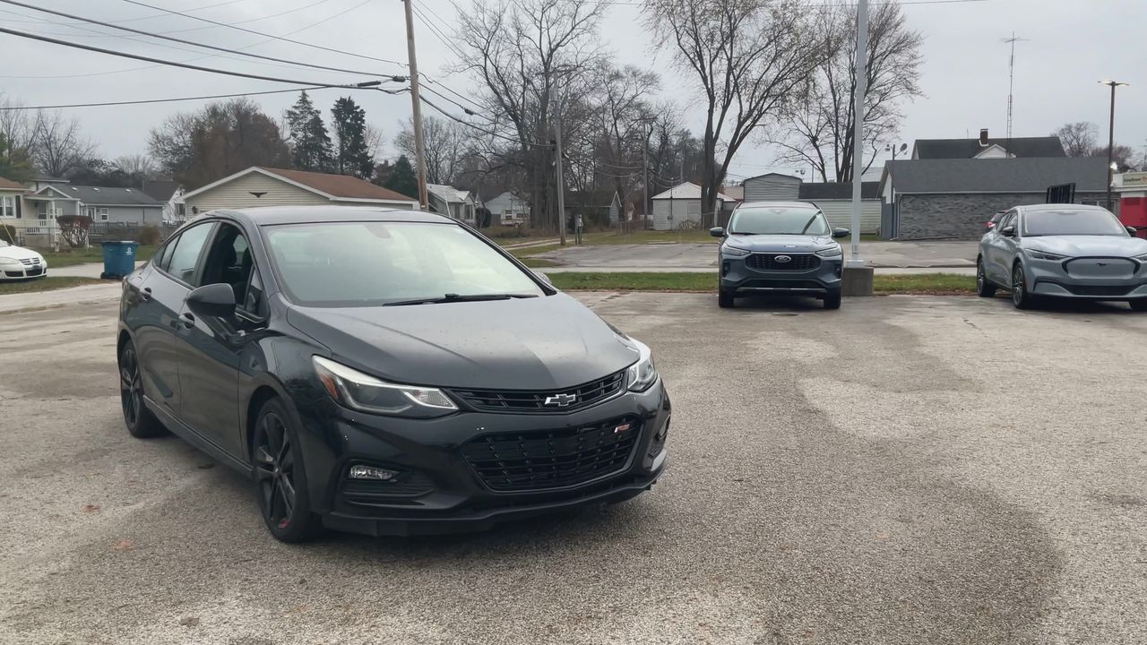 2018 Chevrolet Cruze LT photo 3