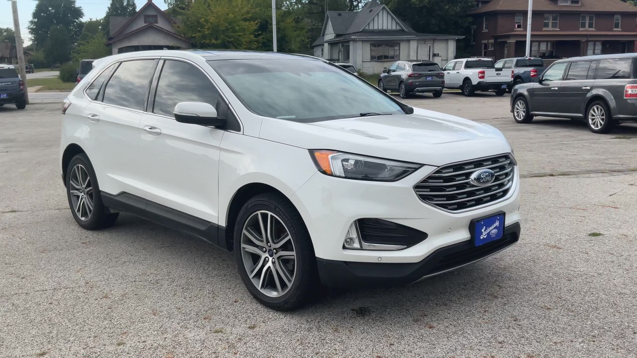 2022 Ford Edge Titanium photo 2