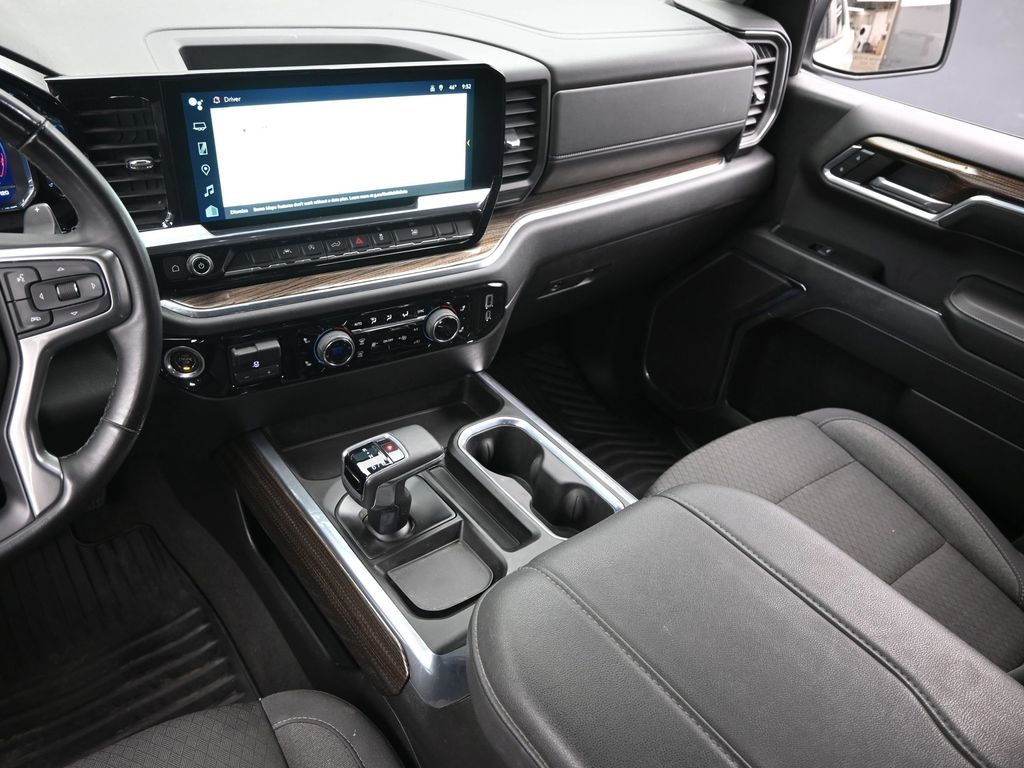2024 Chevrolet Silverado 1500 LT photo 9