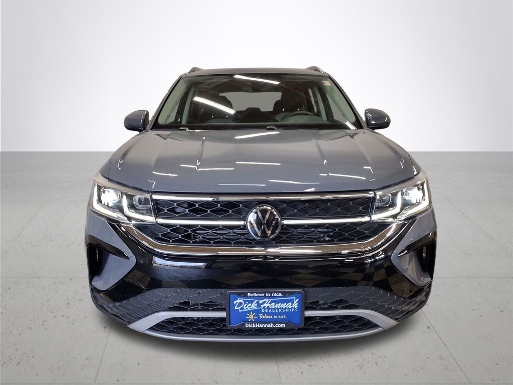 2024 Volkswagen Taos SEL photo 2