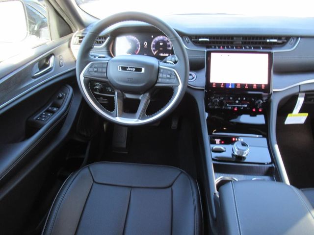 2025 Jeep Grand Cherokee Limited photo 12