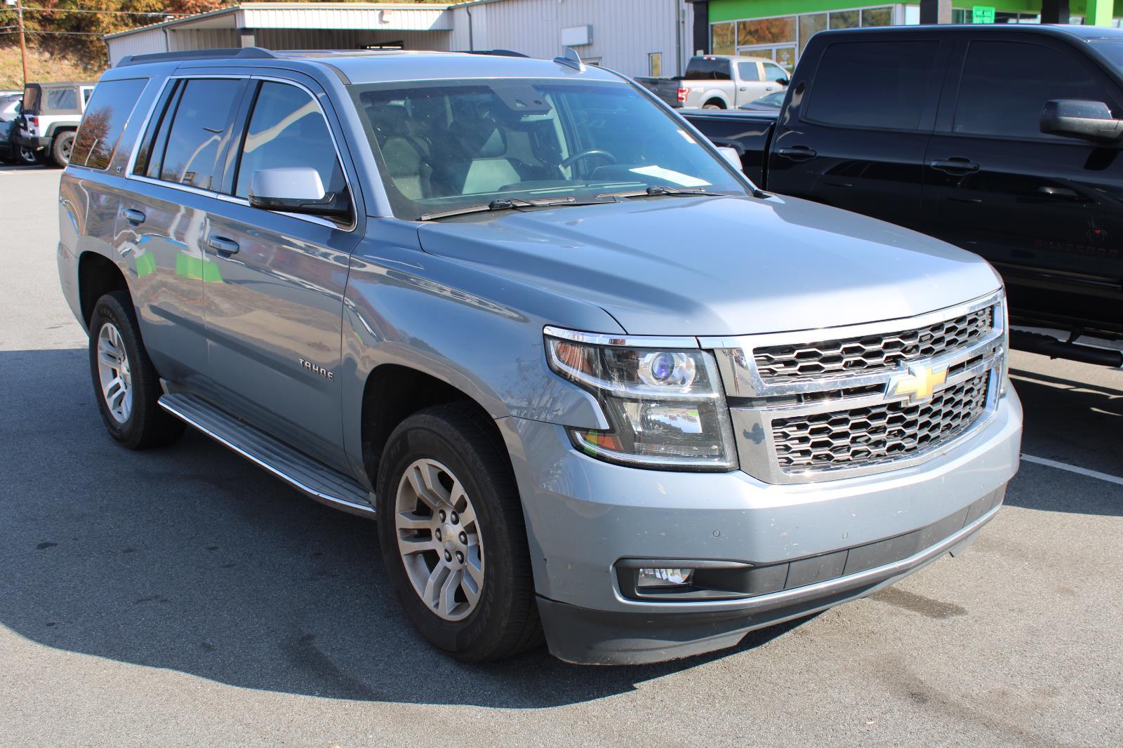 2016 Chevrolet Tahoe LT photo 2