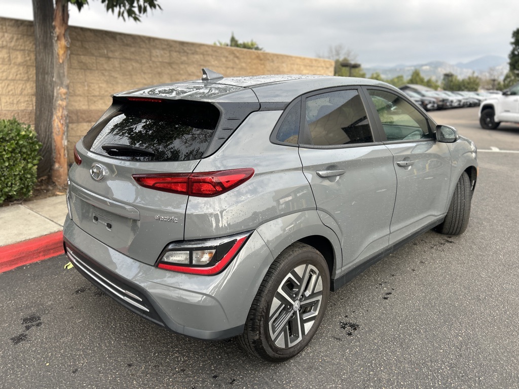 Used 2023 Gray Hyundai SE image 7
