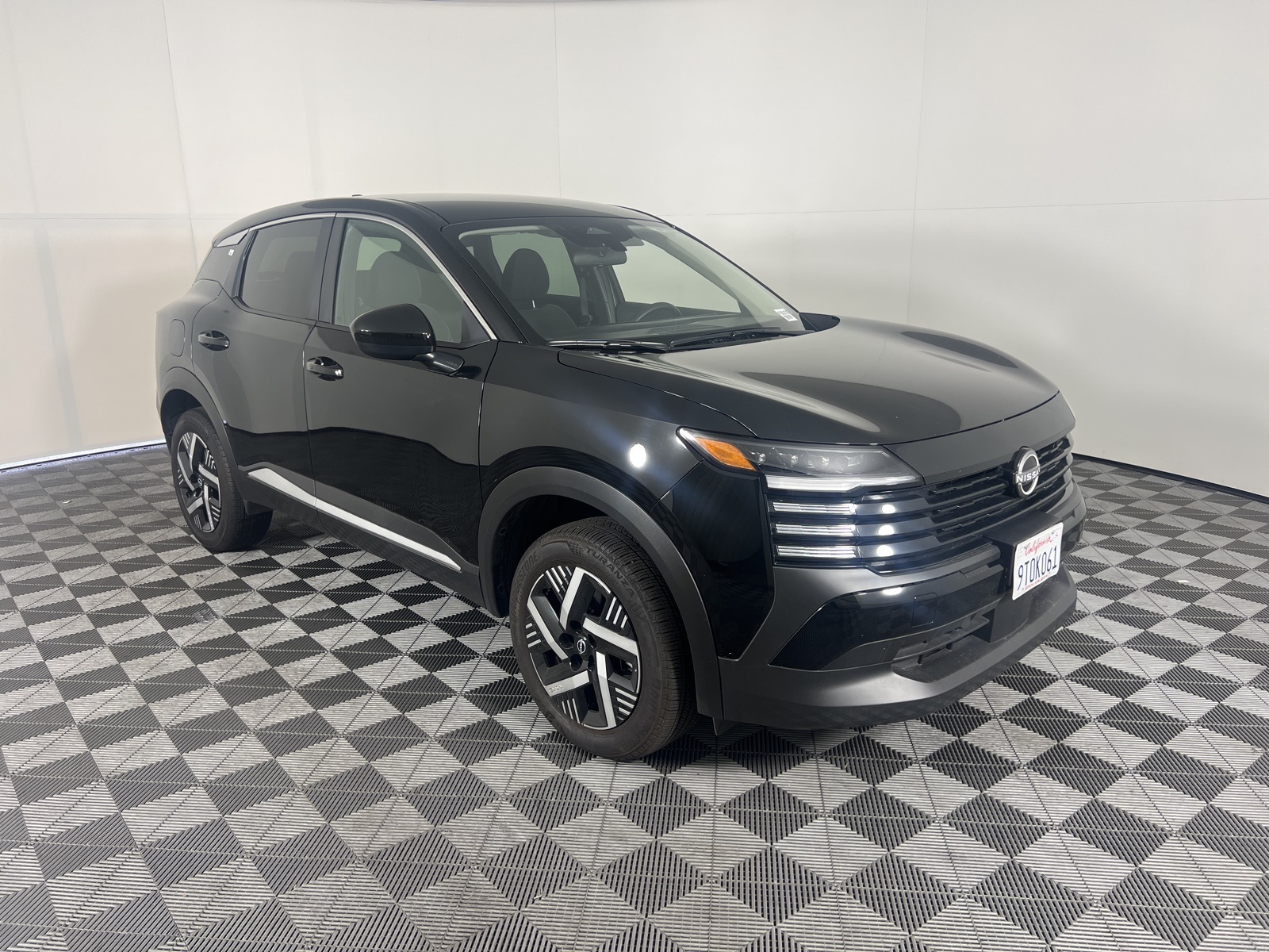 2025 Nissan Kicks SV's photo