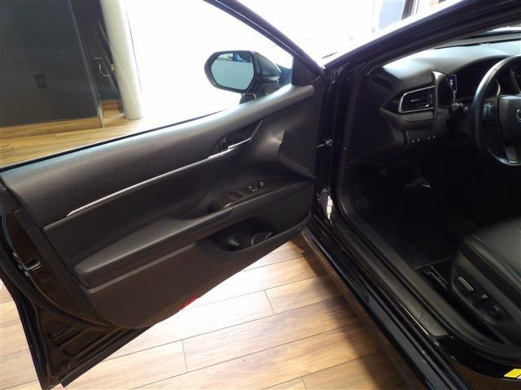 2023 Toyota Camry SE photo 19