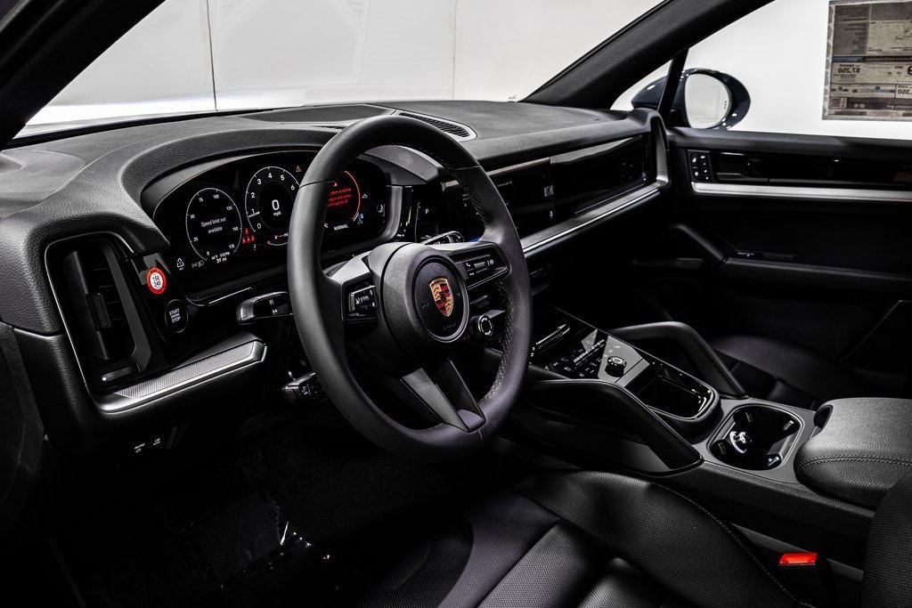 2025 Porsche Cayenne photo 4