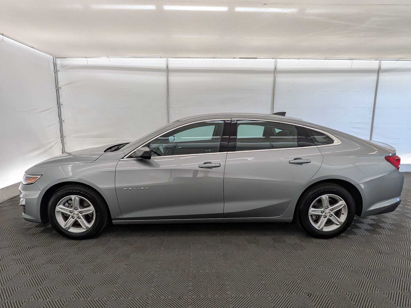 2024 Chevrolet Malibu photo 2