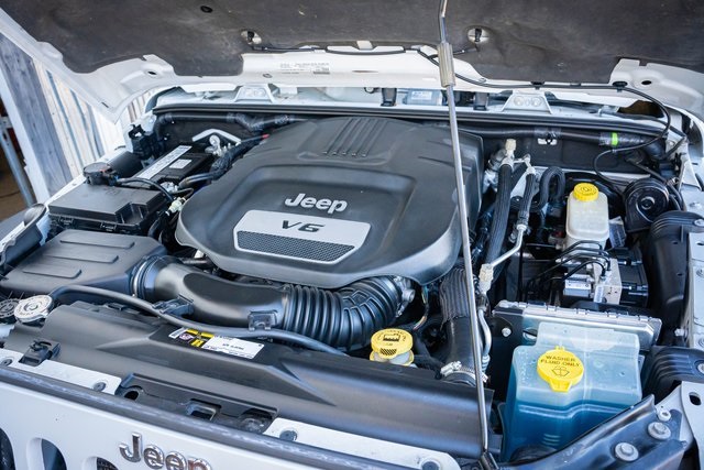 2015 Jeep Wrangler Unlimited Rubicon photo 34