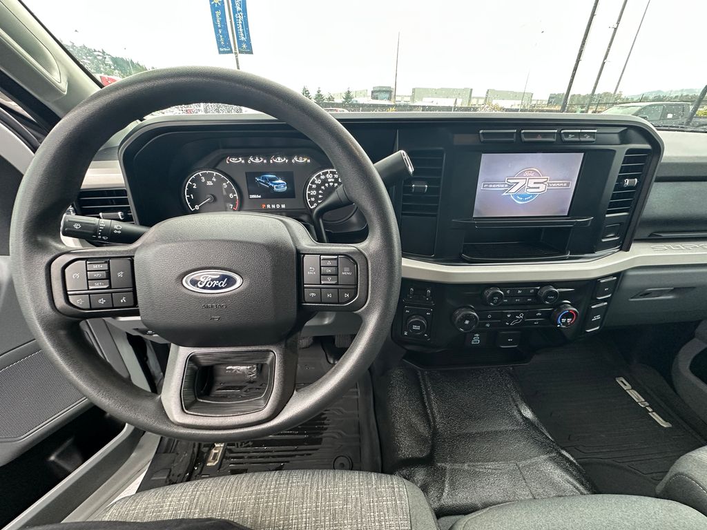 2023 Ford F-350 XLT photo 14