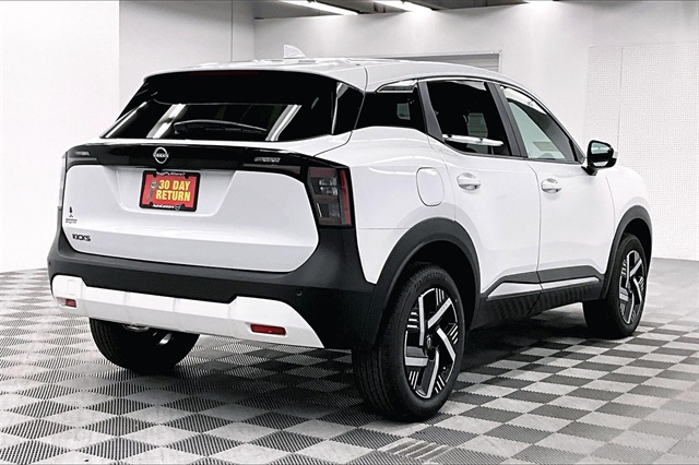 2025 Nissan Kicks SV photo 17
