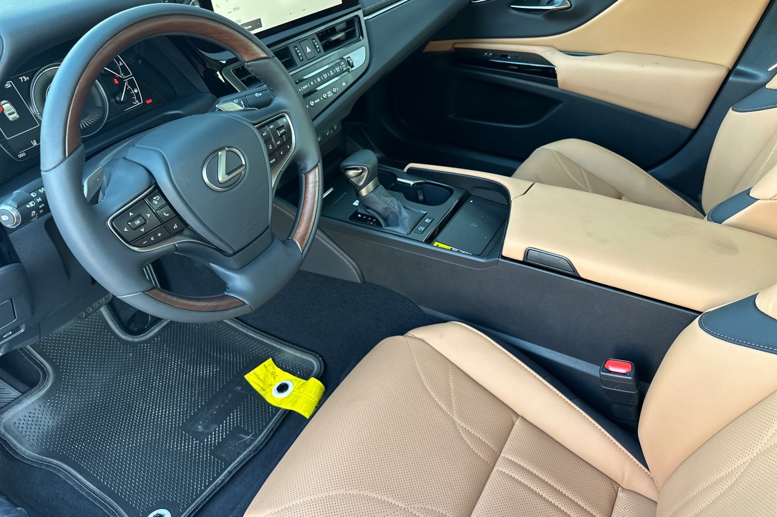 2025 Lexus ES 300h Luxury photo 7