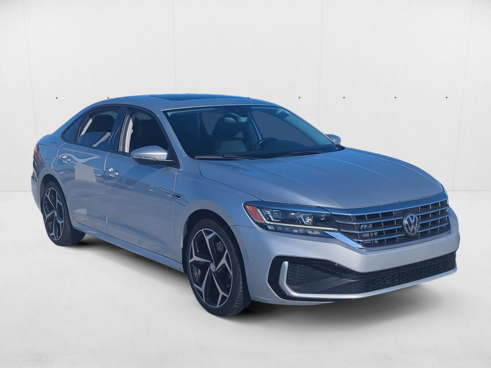 2020 Volkswagen Passat 2.0T R-Line photo 3