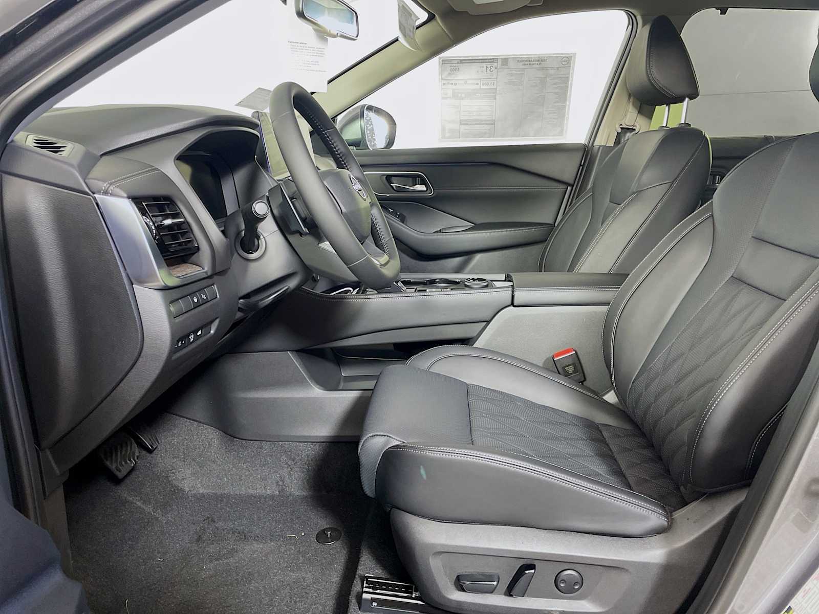 2026 Nissan Rogue Platinum photo 4