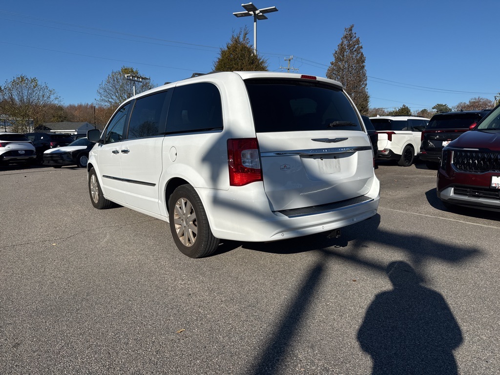 2016 Chrysler Town & Country Touring photo 3
