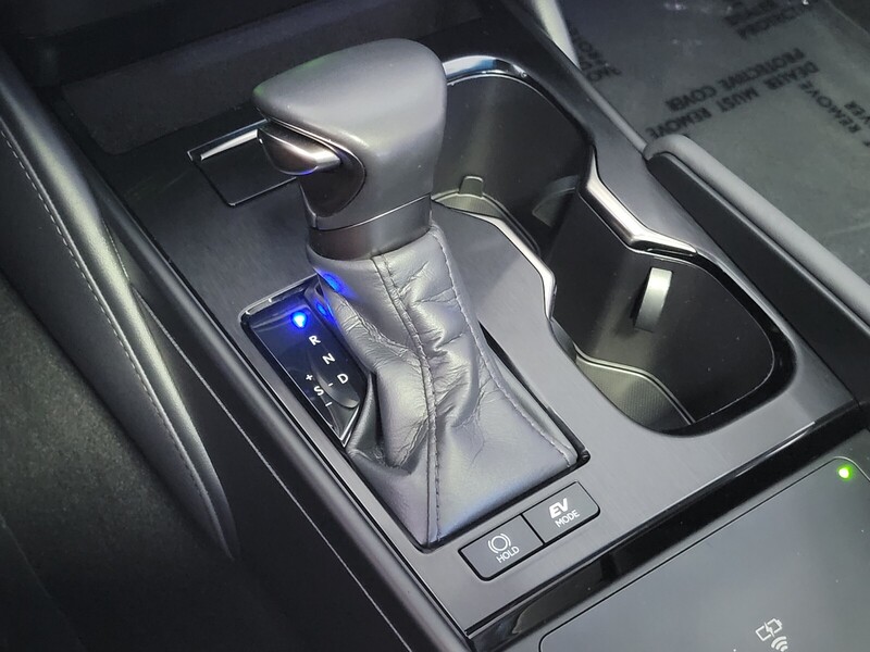 2025 Lexus ES 300h photo 22