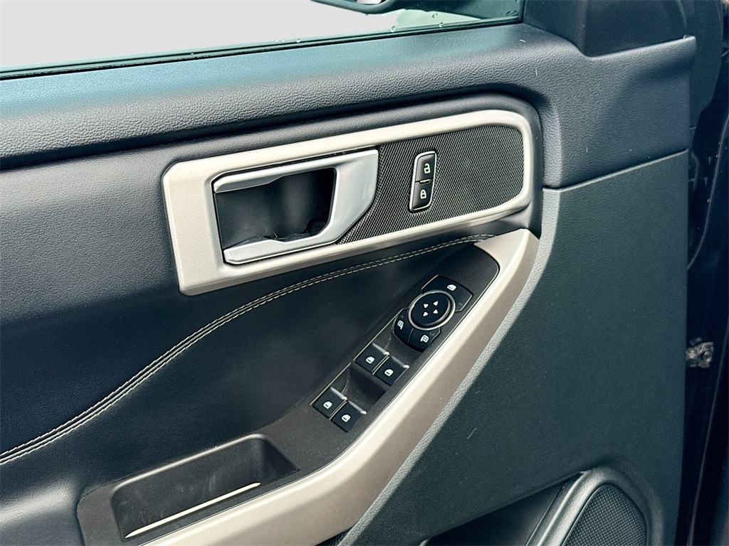 2023 Ford Explorer XLT photo 14